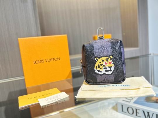 LV keyring 03lyh73